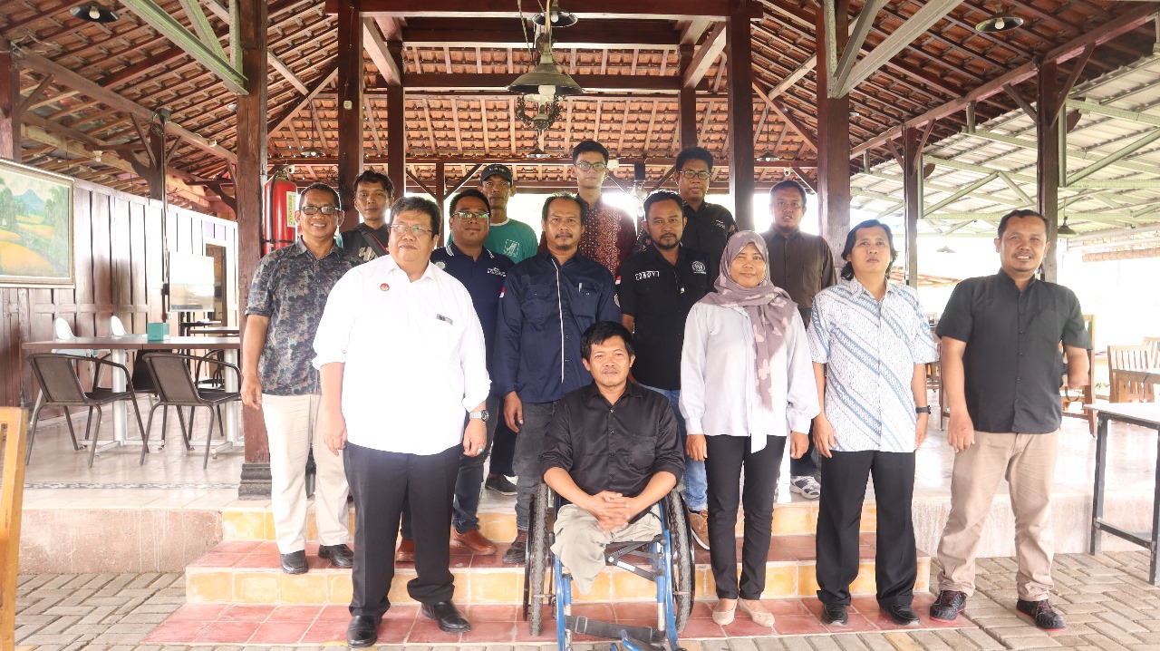 Foto Bersama dengan KND, SIGAB Indonesia, FKDC dan Organisasi Difabel
