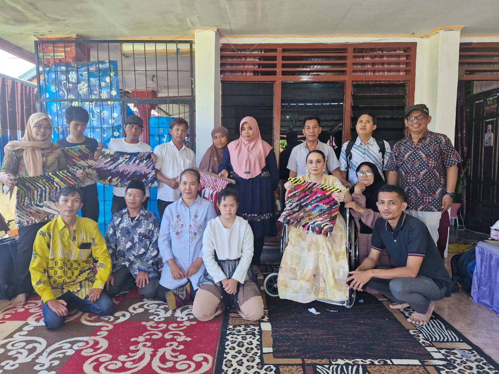 [Dalam Foto] Foto bersama yang dilakukan oleh anggota KDK Maju Bersama, PMMI Bengkulu dan SIGAB Indonesia